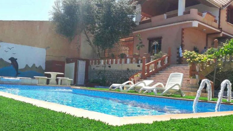 فيلات فاخرة معروضة علنا لإحياء حفلات “الريفيون”