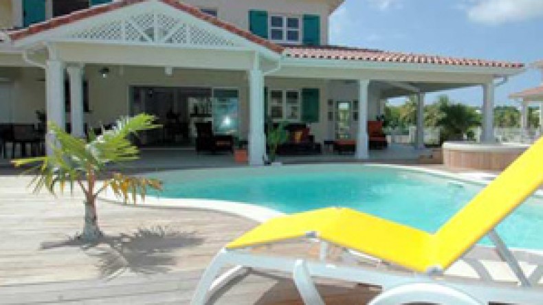 مليون متر مربع من أراضي الدولة بيعت بالدينار الرمزي