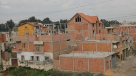 270 ألف مسكن معرض للهدم