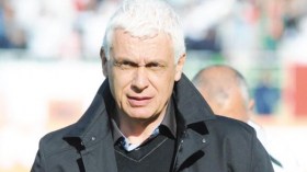 فيلود يعد بحل المشاكل الدفاعية قبل لقاء مواجهة شبيبة القبائل