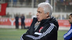 فيلود يمنح آخر فرصة للمغترب عاشور والكاميروني هيرنيست