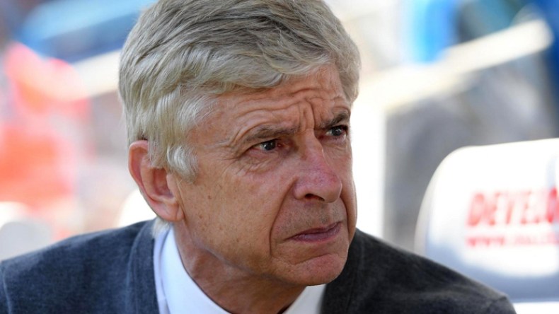 فينغر ينفي شائعات ارتباطه بميلان