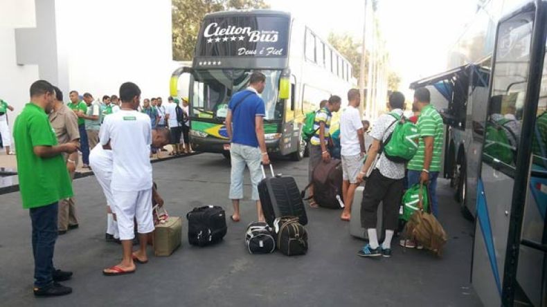 أنصار الخضر ..تحملوا بعد المسافة ومشقة السفر وينتظرون تحقيق الفوز