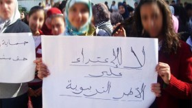 تلميذة تركل أستاذتها وتنزع خمارها في‮ ‬ثانوية بوهران