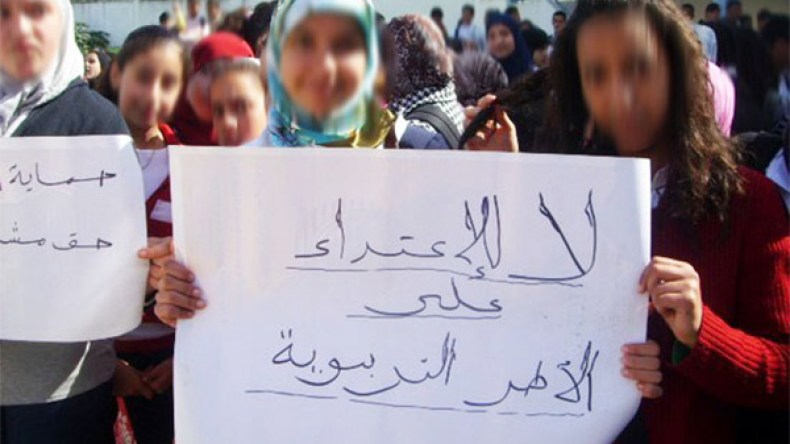 تلميذة تركل أستاذتها وتنزع خمارها في‮ ‬ثانوية بوهران