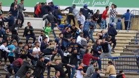 الحكومة تقرر منع المشاغبين من دخول الملاعب الجزائرية