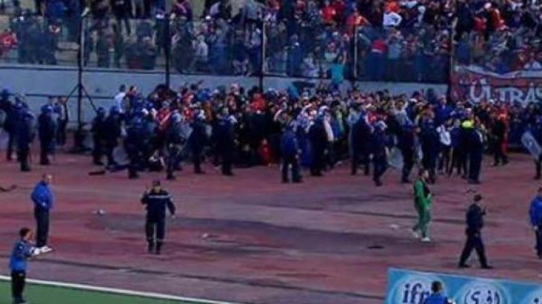 عنف وشغب واجتياح لملعب بجاية.. وبلوزداد تنتفض