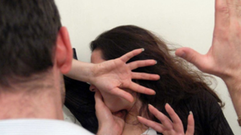 العنف  ضد  الجزائريات  ارتفع  من  14  بالمائة  إلى  43  بالمائة