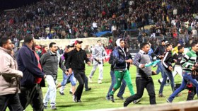 من بورسعيد إلى الدار البيضاء وسعيدة.. “الموت” يغزو الملاعب العربية