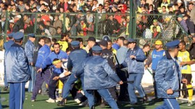 سجن 1500 مناصر مشاغب