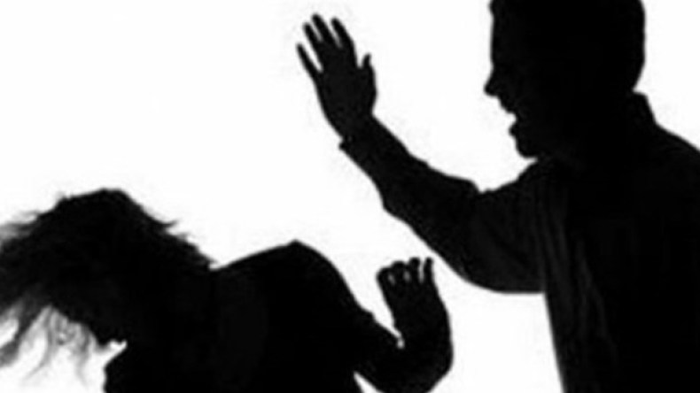 يُبرح زوجته ضربا ويطلقها بسبب صورة بقسنطينة