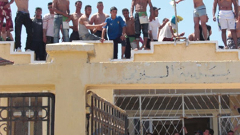 محاولة انتحار جماعية لأكثر من 20 عون أمن بالمركز الجامعي