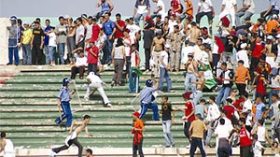 عشرات الجرحى، 7 من قوات الأمن وشرطي في الإنعاش