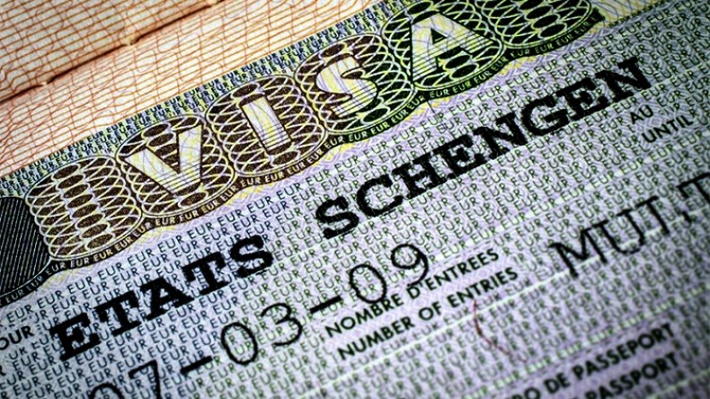 شهر لتحديد موعد “الفيزا” ولا أولوية للمتحصلين عليها سابقا