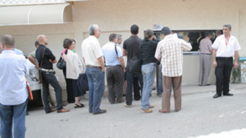 تكاليف باهضة و ترحال بين القنصليات و المراكز الثقافية دون نتيجة ؟