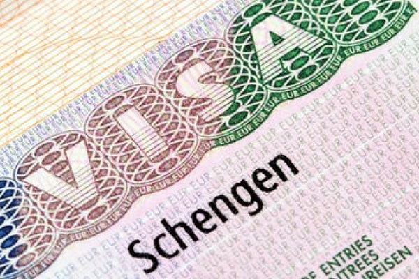 “Schengen” visa holders must firstly go through the country that issued it