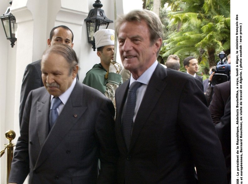 Kouchner détaille à Bouteflika le projet Sarkozy