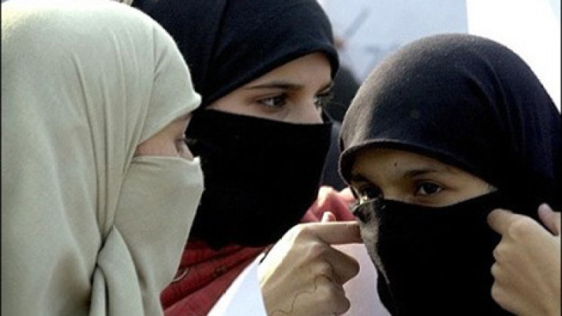 القضاء الكتالوني يلغي قرارا يحظر النقاب