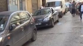 مجهولون يحطمون عشرات السيارات بوسط العاصمة