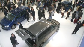 مشروع قانون يلزم شركات السيارات بتصنيع قطع الغيار بالجزائر