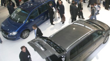 Les sociétés automobiles doivent produire la pièce de rechange en Algérie