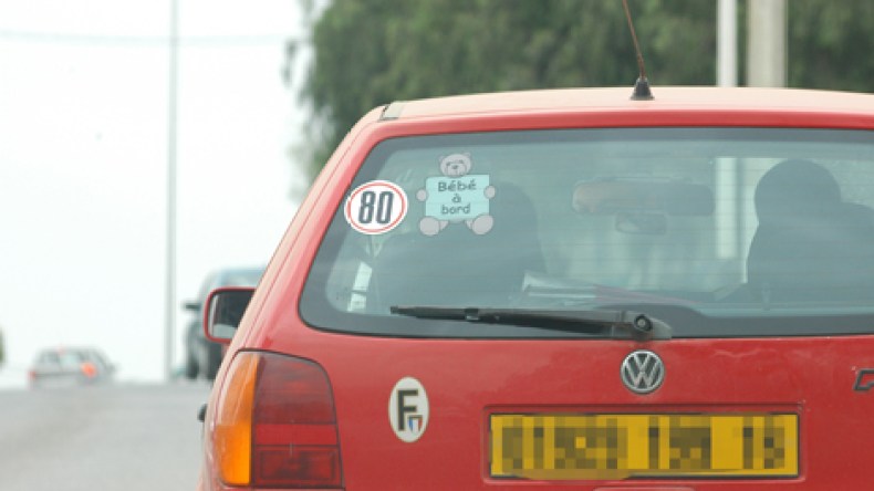 سائقون يستنجدون بالعلامة 80 لتجنب حوادث المرور