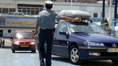 Des licences de moudjahiddine pour importation illégale de voitures de France