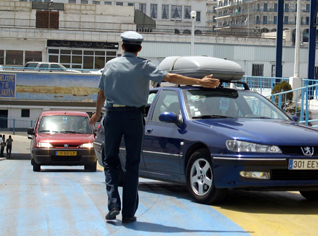 Des licences de moudjahiddine pour importation illégale de voitures de France