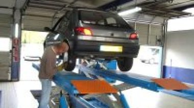 Fermeture de 13 agences de contrôle automobile en 2011 (Enacta)