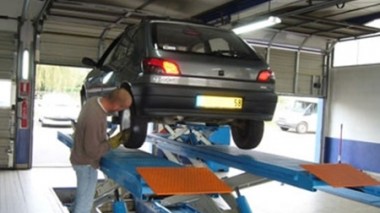 Suspension de 15 contrôleurs automobiles au 1er trimestre 2012