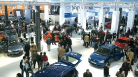 وكلاء السيارات يطالبون بتأجيل قرار تحويلهم إلى موانئ مستغانم وجنجن