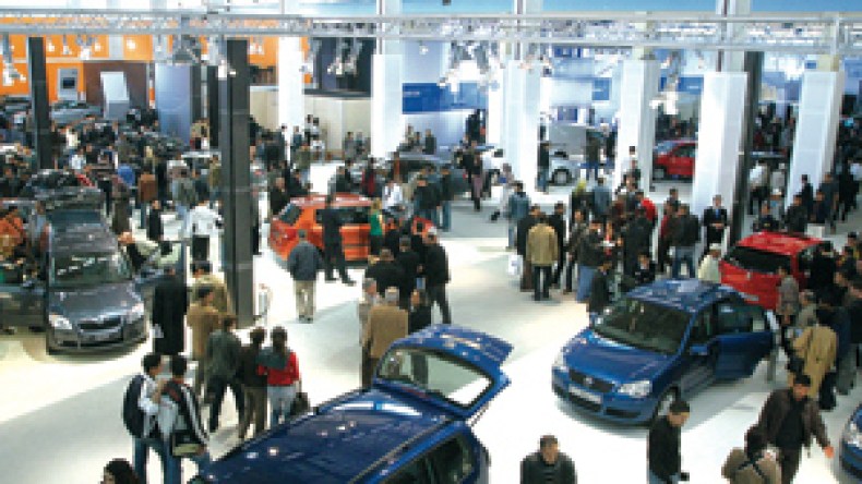 وكلاء السيارات يطالبون بتأجيل قرار تحويلهم إلى موانئ مستغانم وجنجن