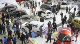 100 ألف زائر ينعشون مبيعات السيارات خلال يومين