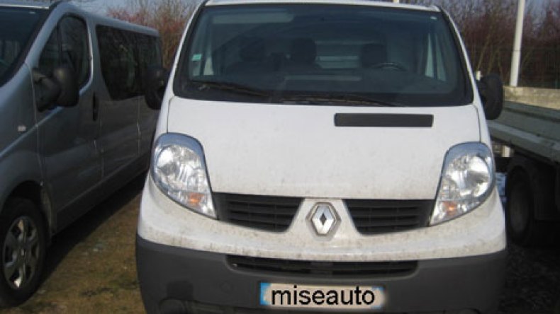 الأمن يحقق في شبكة دولية لتهريب المركبات المسروقة من أوروبا