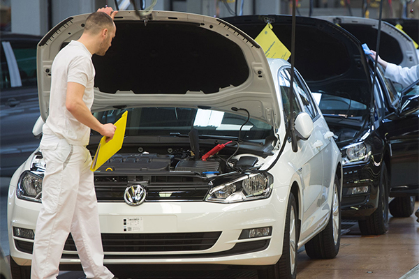 Oulmi: « Les usines africaines ne concurrencent pas Volkswagen Algérie »