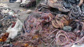 رجال أعمال يهربون معادن محظورة ونفيسة إلى أوربا في طرود بريدية