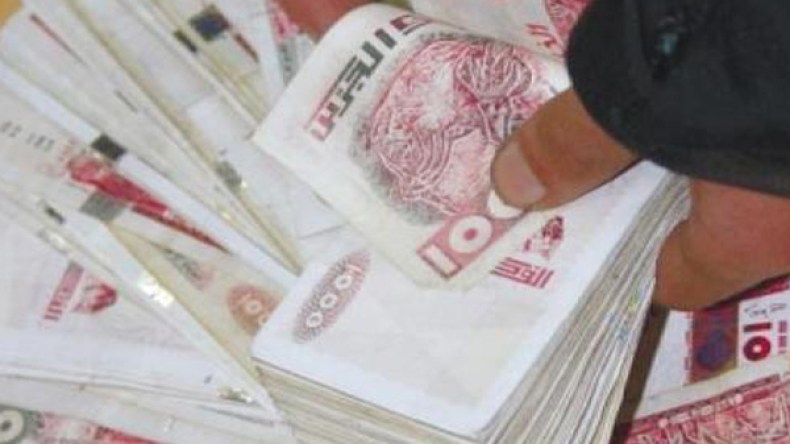 عامل بمقهى يسرق 92 مليونا لشراء دواء لابنته المعاقة