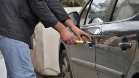 شبكة تستعين بأجانب لتهريب السيارات عبر ميناء الغزاوت في تلمسان