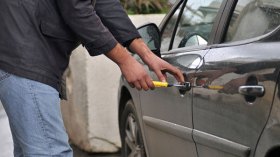 عصابة لسرقة السيارات  تؤسس وكالة وهمية للنصب على الضحايا