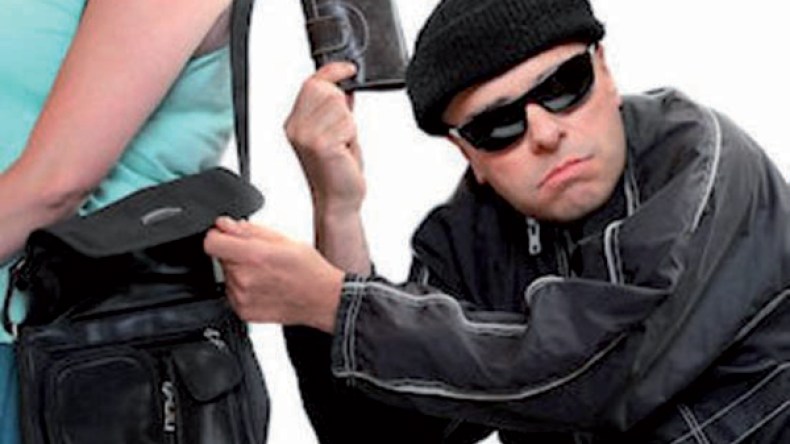 مدير يسرق النساء لدفع رواتب موظفيه!