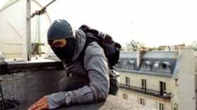 راقــصة وعشيقها يقودان عصابة اقتحمت فيلات بالعاصمة
