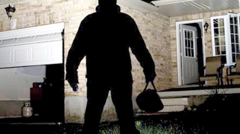 .لص أمريكي يتصل بالشرطة لتنقذه من ضحيته!