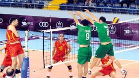 الجزائر تسحق السعودية وتتأهل لنصف نهائي البطولة العربية للكرة الطائرة