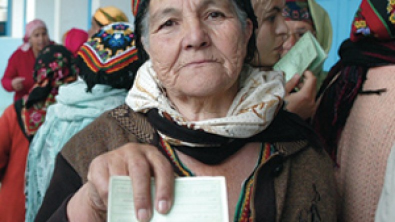 على واشنطن حل مشاكلها في أفغانستان والعراق أولا!