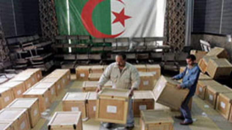 كرسي الرئيس يُعيد رسم خارطة سياسية بإسلاميين وديمقراطيين جُدد