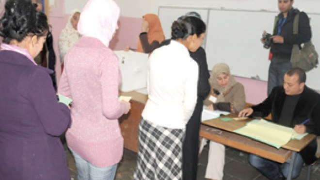 قوة المؤيدين لبوتفليقة مقابل ضعف منافسيه