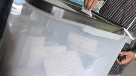 الجالية الجزائرية تبدأ عملية التصويت