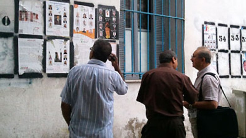 أطباء وأساتذة جامعيون يتدافعون في طوابير الترشيحات