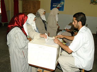 Algeria receives 200 international observers