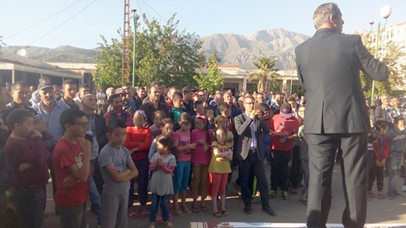 “الشمّة” للشيوخ واستغلال الأطفال لتسخين الحملة بالبويرة